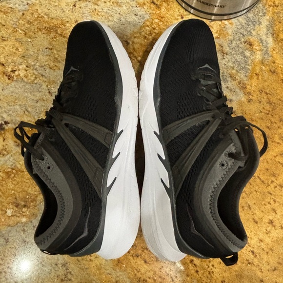 Hoka Tivra size 9.5 - Picture 8 of 9